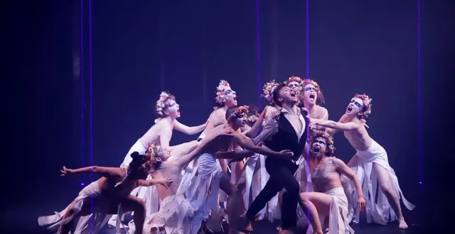 photo  imaginé par marie-claude pietragalla et julien derouault, « giselle(s) » met en scène le combat des femmes contre les hommes dont elles sont victimes.  &copy;  pascal elliott. 