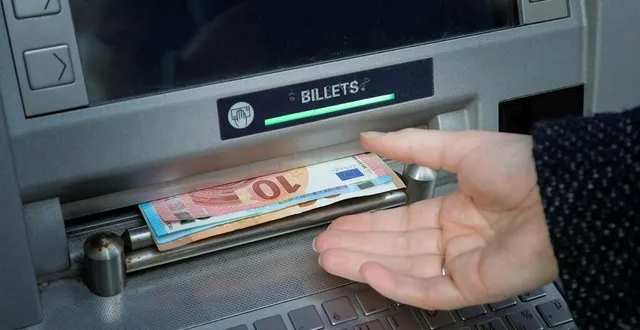 photo  le distributeur de billets aurait été attaqué avec une bonbonne de gaz photo d’illustration.  &copy;  archives ouest-france 