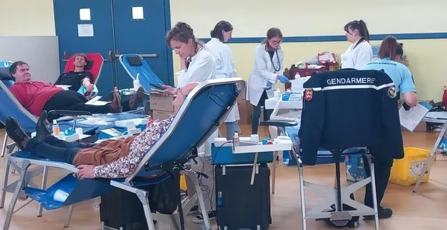 photo  quarante-neuf personnes se sont présentées lors de la collecte de sang, lundi, au foyer municipal. miche hamont, qui préside l’association organisatrice en collaboration avec l’établissement français du sang, relève cinq nouveaux donneurs. la prochaine collecte aura lieu vendredi 1er août, de 9 h 30 à 13 h, au foyer municipal.  &copy;  ouest-france 