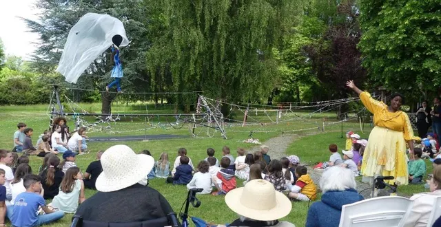 photo  les artistes et les enfants ont offert un superbe spectacle.  &copy;  ouest-france 