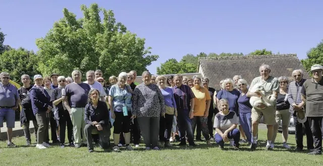 photo  dimanche 18 mai, près de 40 adhérents de l’association de la closerie ont randonné à mézières-sur-ponthouin sur l’une des trois boucles de 13,6 ou 3 km selon leur choix, suivi d’un bon repas au restaurant du village et d’une pétanque à la closerie. samedi dernier, 30 membres ont survolé le quartier et l’agglomération du mans durant 30 minutes grâce à l’aéro-club des ailes du maine.  &copy;  ouest-france 