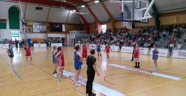 photo  les féminines du sablé basket ont clôturé parfaitement leur saison à domicile, en s’imposant 81-58 dace à sud mayenne basket, devant plus de 400 spectateurs, dimanche 25 mai 2025.  &copy;  ouest-france 