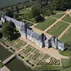 photo  à louplande, le château de villaines, construit au xviie siècle, a conservé de beaux jardins d’agrément mettant en valeur les perspectives. et surtout un potager d’un hectare entièrement restauré. 