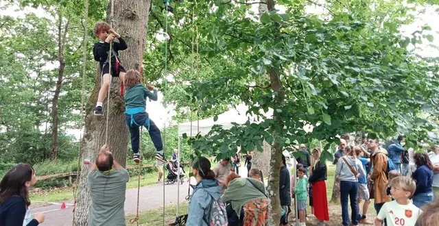 photo  les extraverties ont commencé sur le site de la roche-d’oëtre jeudi 29 mai et se poursuivent à pont-d’ouilly, vendredi 30 et samedi 31 mai 2025.  &copy;  ouest-france 