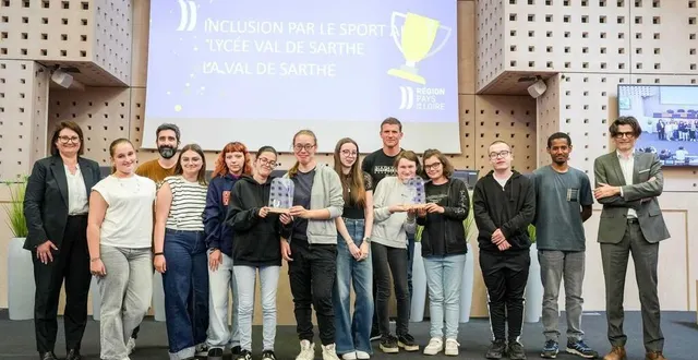 photo  les lycéens de val de sarthe et des enfants de l’ime l’enfant soleil de solesmes ont été récompensés à l’hôtel de région pays de la loire, mardi 27 mai 2025.  &copy;  région pays de la loire 