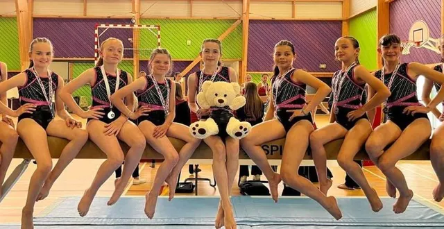 photo  les jeunes de 10 à 14 ans qui participeront au championnat national. de gauche à droite : eloa rézenthel, adèle delaunay, maëly desmottes, alicia denis, angèle quellier, cléophée touzard, camille clossais, thaïs charbonnier et soline charbonnier.  &copy;  ouest-france 