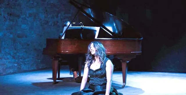 photo  artiste lyrique soprano, pauline pelosi est la nouvelle directrice adjointe du château de linières, à val-du-maine (mayenne)  &copy;  château de linières 