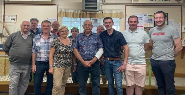 photo  commencé début février, le challenge des invités de la société paul-biet présidée par jean-pierre joubard s’est achevé samedi 24 mai. 32 équipes ont participé. en finale, antoine thomas et ses invités corentin levoyer et arnaud martin se sont imposés 12 à 11 face à odette schoubert, gérard thibault et bernard marquet. l’équipe de christophe percevault se classe troisième devant celle de bernard poirier. le concours de belote aura lieu le 8 novembre suivi du challenge du président en fin d’année.  &copy;  co 