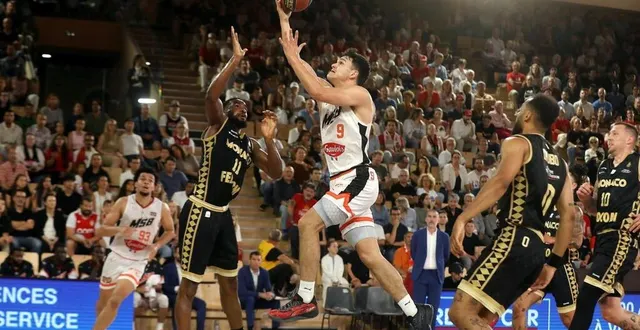 photo  léopold delaunay tente de finir au cercle lors de la défaite mancelle à monaco, mercredi 28 mai 2025.  &copy;  photo : photopqr/nice matin/maxppp 