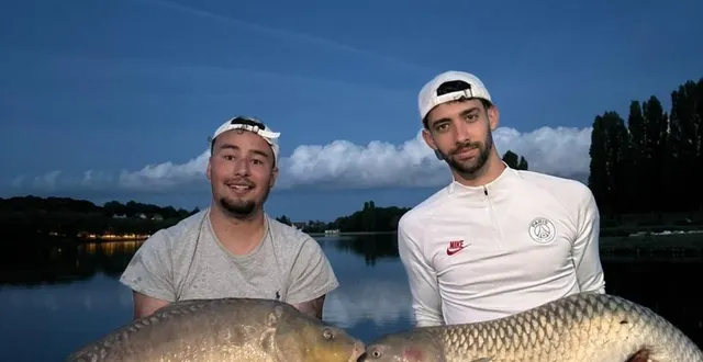 photo  paul scribot et corentin parisse-guindon ont sorti deux énormes carpes du plan d’eau de tuffé-val-de-la-chéronne.  &copy;  collection privée 