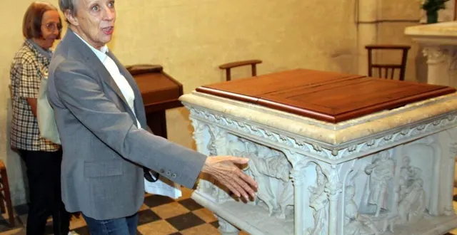 photo  nicolle piétrin, également présidente de l’association du patrimoine de mayet, lance un appel pour répertorier les vitraux fialeix.  &copy;  le maine libre 