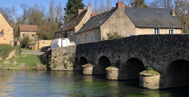 photo  les participants au pique-nique de caractère sont invités à partir à la découverte du village d’asnières-sur-vègre.  &copy;  ouest-france 