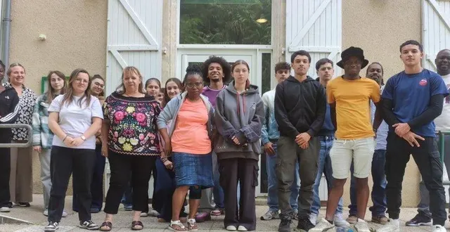 photo  les animateurs réunis pour préparer les séjours d’été.  &copy;  le maine libre 