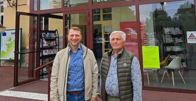 photo  les maires martin müller et marcel mortreau.  &copy;  le maine libre 