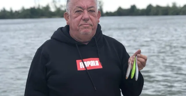 photo  thierry hurçon, 60, pêcheur spécialisé dans le carnassier.  &copy;  le maine libre 
