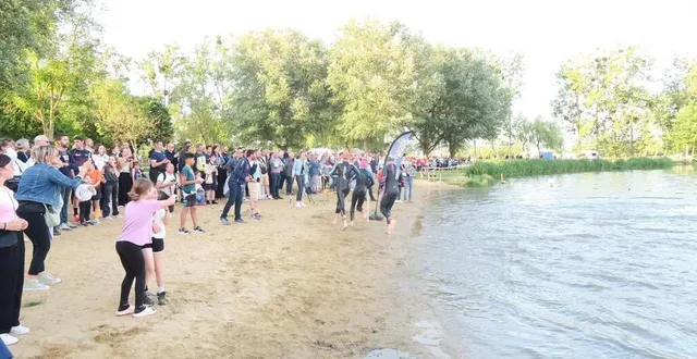 photo  les aquathlon ont été encouragés par un large public, lors de l’aquathlon de brûlon, mercredi 28 mai 2025.  &copy;  ouest-france 