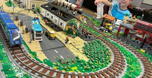 photo  des trains électriques et des lego®, deux valeurs sûres pour séduire les petits comme les grands enfants.  &copy;  ouest-france 
