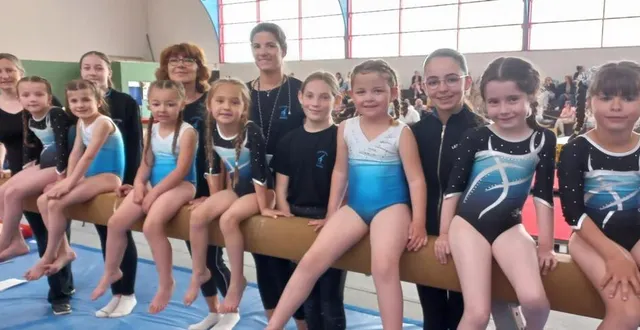 photo  les poussins (2018-2019) sont passés devant des juges pour la première fois lors de ce concours départemental. à gauche, hélène drevet, coach des algues.  &copy;  co 