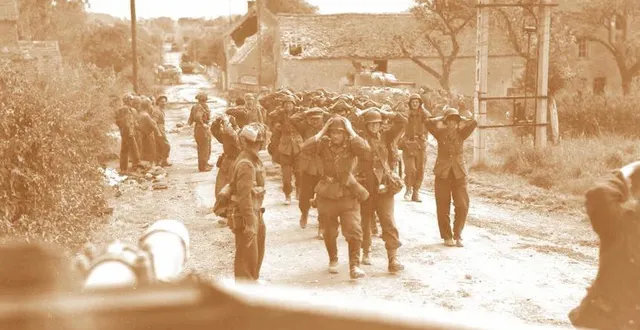 photo  reddition à saint-lambert-sur-dives (orne), le 19 août 1944.  &copy;  archives nationales du canada 
