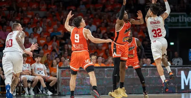 photo  le mans (en orange) l’avait emporté contre monaco lors du match 2, à antarès.  &copy;  photo : le maine libre - xavier sarrat 