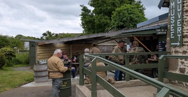 photo  il y a quelques semaines, certains visiteurs ont déjà pu profiter de la nouvelle terrasse du blackwater museum. la toiture reste à finaliser.  &copy;  louis bon, blackwater museum à berjou 