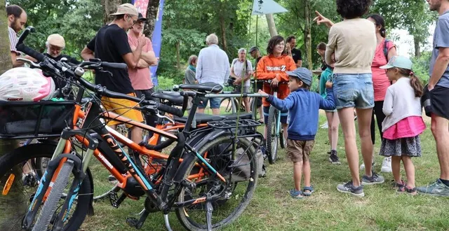 photo  le défi « mois de juin sans voiture » a été lancé dans le parc du château de sablé-sur-sarthe, dimanche 1er juin 2025.  &copy;  ouest-france 