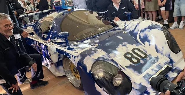 photo  restaurée par l'association jean rondeau et présentée dans une nouvelle livrée, la m382 a fait sensation, ce dimanche 1er juin 2025 à l'abbaye de l'epau.  &copy;  ouest-france 