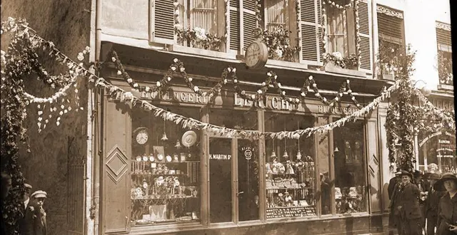photo  l’horlogerie-bijouterie de louis martin était située au 17, de la rue du pont-neuf. c’est là que sont nés les enfants de la famille, sauf thérèse.  &copy;  archives du carmel de lisieux 