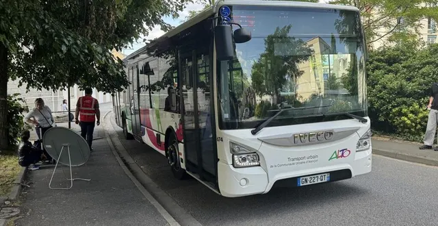 photo  à alençon (orne), un arrêt de bus provisoire a été installé rue du comte-roederer.  &copy;  ouest-france 