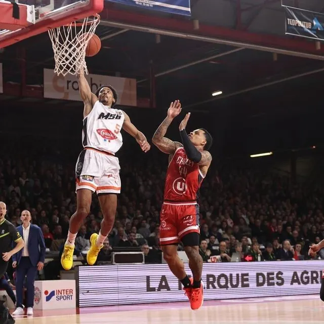 photo mehdy ngouama, auteur d’un dunk spectaculaire à la meilleraie. ?  ©  melvyn augas