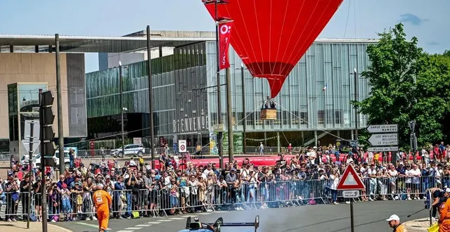 photo   après le pesage le samedi 7 juin 2025, une trentaine de voitures rouleront dans les rues du centre-ville.  &copy;  photo le maine libre - yvon loué 