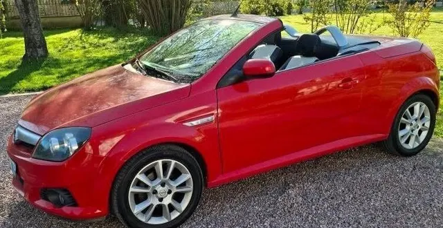 photo  le cabriolet à gagner cette année à la tombola.  &copy;  facebook de laurent richard 