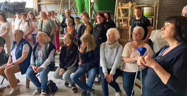 photo  allemands et français ont découvert l’atelier zinzin de sarrasin, à champsecret.  &copy;  ouest-france 