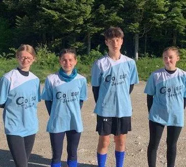photo  ana, julia, robin et élise, les quatre collégiens représentant le collège saint-joseph.  &copy;  co 