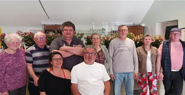 photo  le samedi 24 mai a eu lieu la finale du challenge des couples à la société l’espérance de longué, présidée par pascal caillaud. vingt équipes ont participé à ce concours depuis le 12 mai. en demi-finale, christian martineau et mme devaud se sont inclinés devant josiane pillet et michel caillaud et dans l’autre demi-finale, raymond et andrée guyet ont été battus par maurice et annabelle devigne. la finale a vu la victoire de maurice et annabelle devigne contre josiane pillet et michel caillaud sur un score de 12 à 3. place désormais au prochain challenge boule de fort/pétanque.  &copy;  co 