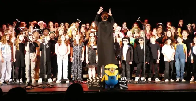 photo  les 110 élèves des chorales des collèges tolstoï du mans et jean-cocteau de coulaines ont chanté le cinéma à l’espace culturel henri-salvador.  &copy;  ouest-france 