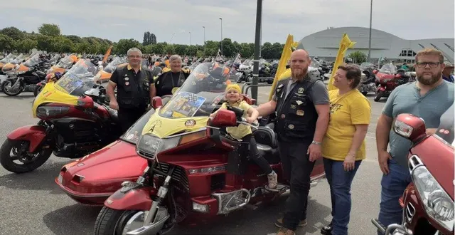 photo  la famille hemard est venu de la champagne-ardenne pour participer à ce rassemblement de motos.  &copy;  ouest-france 