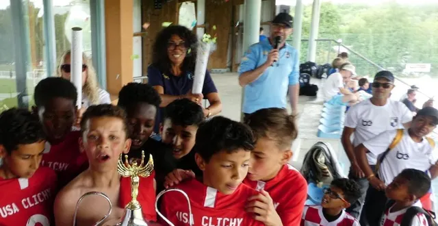 photo  pour sa première participation, l’équipe de clichy remporte le tournoi 2025. malika hoguin et benoit paulin, co organisateurs sont à l’arrière-plan.  &copy;  ouest-france 