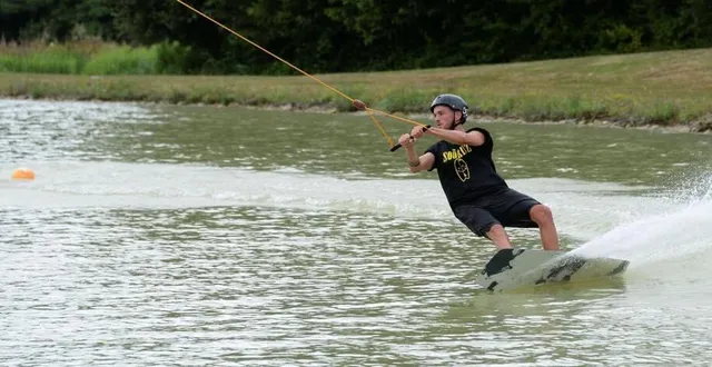 photo  une sortie au wake park rincerie est notamment programmée par l’espace jeunes, cet été.  &copy;  illustration co 