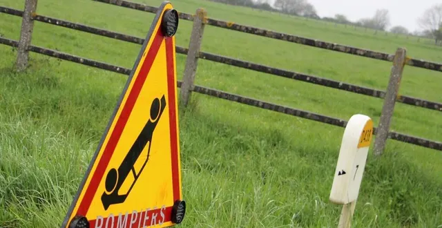 photo  une personne a été légèrement blessée dans un accident de la route à louvières-en-auge (photo d’illustration)  &copy;  archives ouest-france 