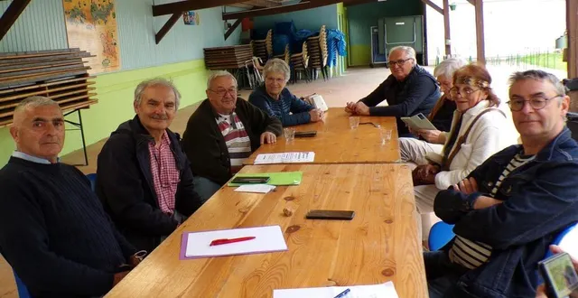 photo  le bureau de la nouvelle association, arts et découvertes.  &copy;  le maine libre 