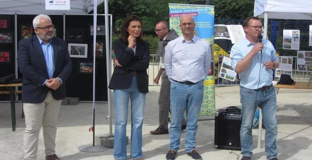 photo  de droite à gauche, roland marion, micro en main, conseiller régional à la biodiversité ; franck poquin, maire ; christelle morançais, présidente des pays de la loire, ont apprécié l’engagement de la commune pour la protection de l’environnement.  &copy;  ouest-france 