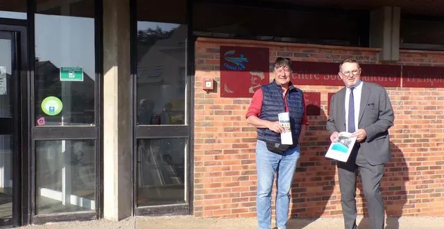 photo  arnauld de saint-riquier et yves-marie hervé présentent les travaux de rénovation thermique du centre françois-rabelais.   &copy;  le maine libre 