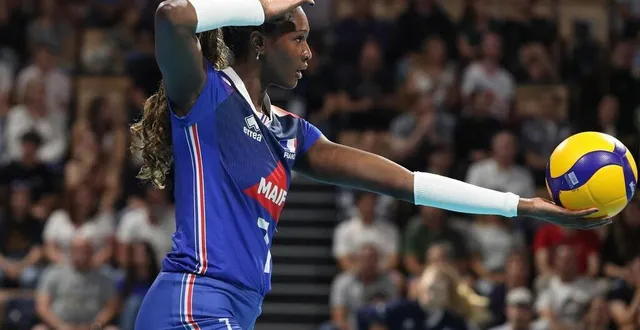 photo  iman ndiaye et l’équipe de france de volley se sont inclinées lors du match d’ouverture de la ligue des nations contre la turquie.  &copy;  archive jean-françois quinebêche 
