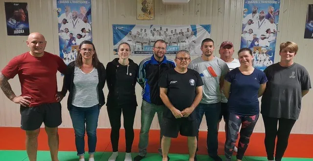 photo  nicolas sadouet (éducateur sportif du club), carine surot (trésorière), claire peltier, david peltier (coprésident), cyril lardeux (secrétaire adjoint), venceslas zémouri (coprésident), thierry gigon, virginie bompas et olivia gigon (secrétaire).  &copy;  co 