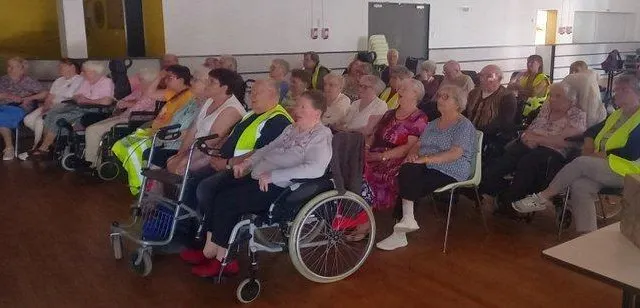 photo  une quarantaine de résidents des ehpad de maine cœur de sarthe ont été accueillis par cinéambul 72.  &copy;  le maine libre 