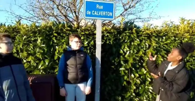 photo  des élèves de la 4e c du collège françois-truffaut ont été chargés de faire revivre le jumelage longué-calverton.  &copy;  co 