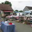 photo depuis la dissolution de l’ancien comité des fêtes, la nouvelle équipe a proposé, dimanche, son bric-à-brac sur la place de la bascule et aux alentours de l’église. les visiteurs ont été disséminés en début de journée. les habitués de ce genre de manifestation se sont tout de même déplacés en milieu de matinée, et l’après-midi. à la recherche de divers objets, les visiteurs ont fait des bonnes affaires. il y en avait pour tous les goûts des collectionneurs à la recherche des sujets convoités (tableaux, jouets, plants, vêtements, livres, etc).