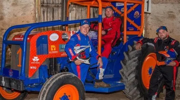 photo  les pilotes du team prc : cédric tessier, damien common et clément eluau.  &copy;  team prc 