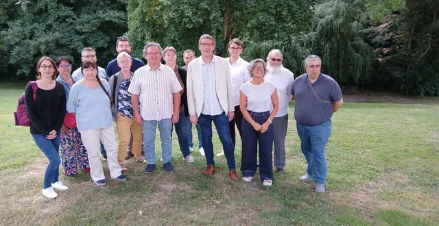 photo  florence laroche et patrice bazin ont présenté leurs premiers colistiers.  &copy;  ouest-france 